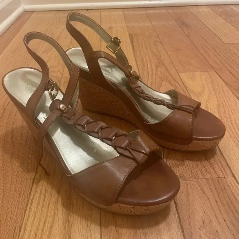 Women Unique Brown Wedges